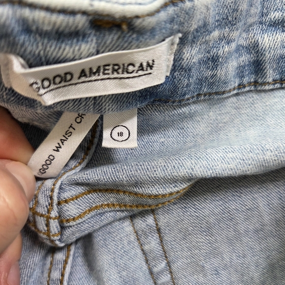 Good American Good Waist Crop Distressed Light Wash Cropped Jeans Frayed 18 - Picture 15 of 16